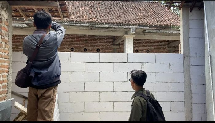 Akses Jalan Rumah Pedagang Ayam di Ponorogo Ditembok Tetangga, Alasannya Gegara Suara Motor