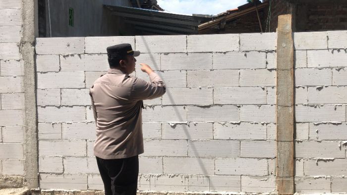 Miris! Cekcok Setahun Berujung Penembokan Jalan Pedagang Ayam di Ponorogo