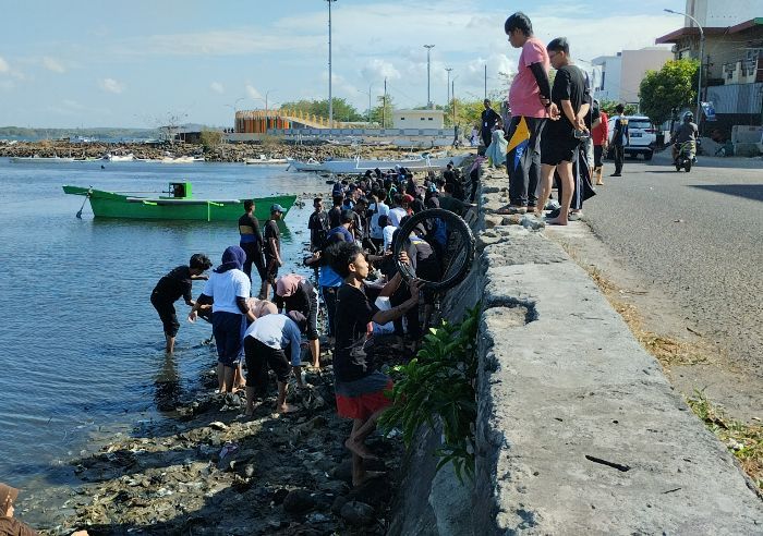 Peringati World Clean Up Day 2023, Ratusan Volunter Parepare Angkat 6 ton Sampah di Pantai Cempae