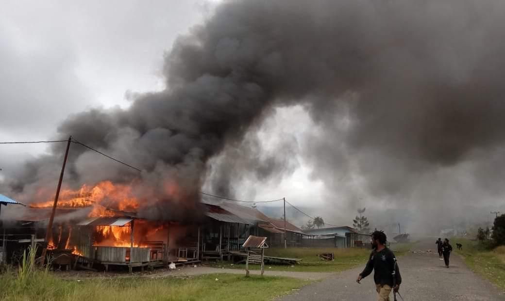Sadis! KKB Bakar Pasar di Papua, 7 Kios Ludes!