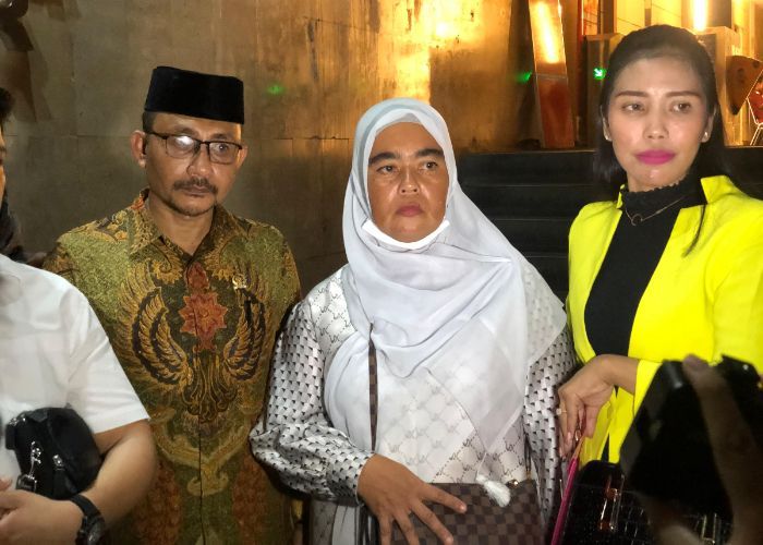 Potret Ibu Imam Masykur Usai Diperiksa Polisi: Tatapannya Kosong!