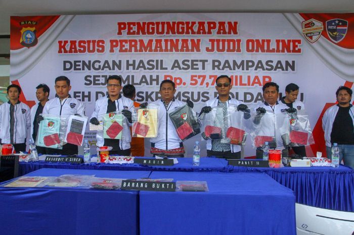 Polisi Bongkar Judi Online di Riau, Omzetnya Fantastis Rp100 Juta per Minggu!