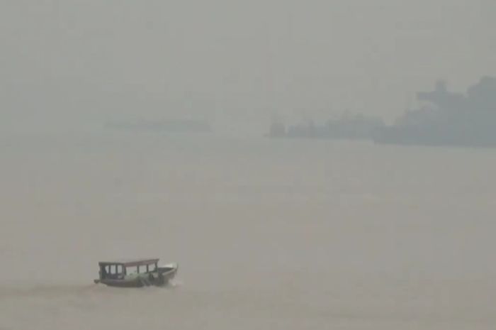 Kabut Asap Selimuti Kota Jambi, Warga: Pernapasan Terganggu, Mata Perih