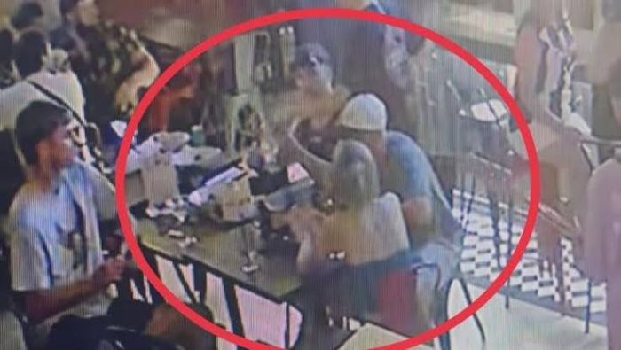 Viral, Bule di Bali Terekam CCTV Maling Duit Penyanyi Bar