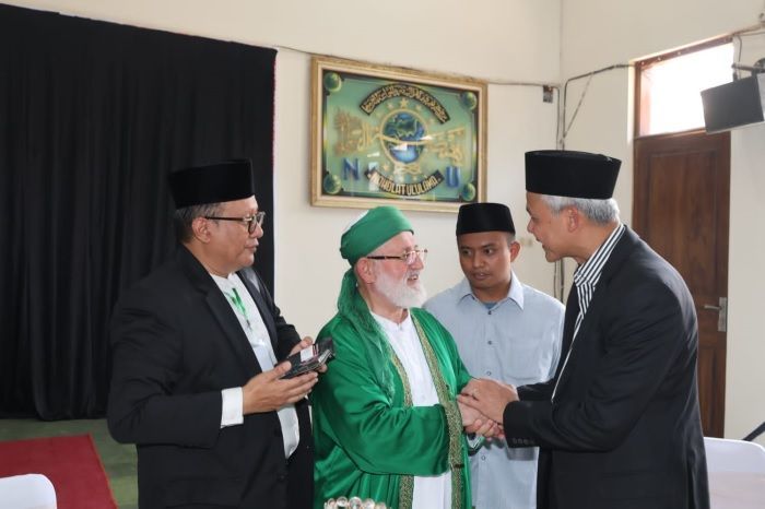 Ganjar Pranowo Didoakan dan Dapat Amalan Khusus dari Cucu Syekh Abdul Qadir Jailani