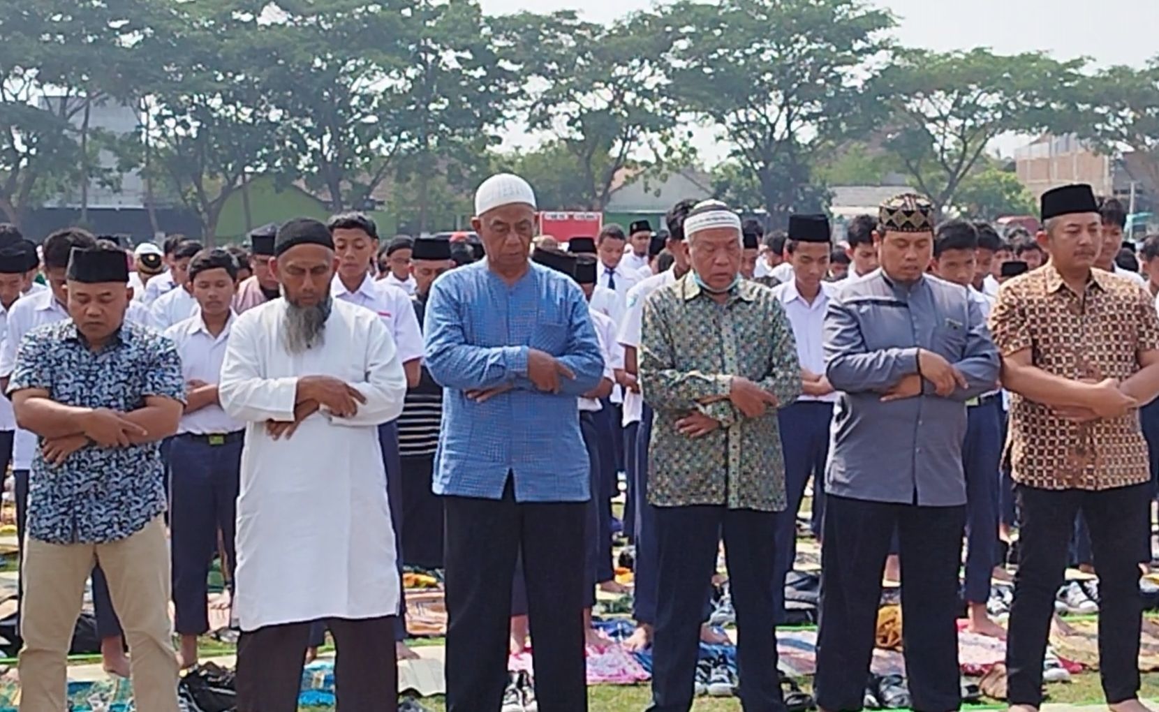 Ribuan Umat Muslim di Karanganyar Gelar Salat Istisqa, Berharap Segera Turun Hujan