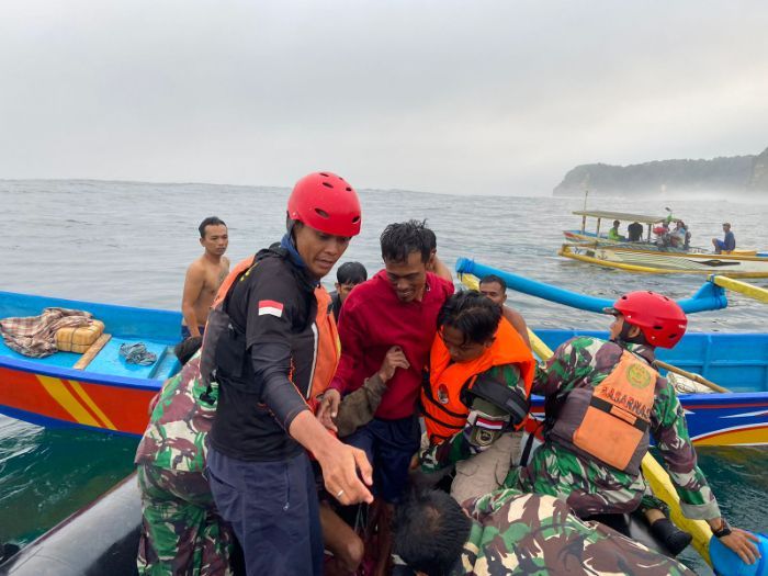 Dua Nelayan Kecelakaan Saat Melaut dan Hilang 4 Hari, Ditemukan Selamat