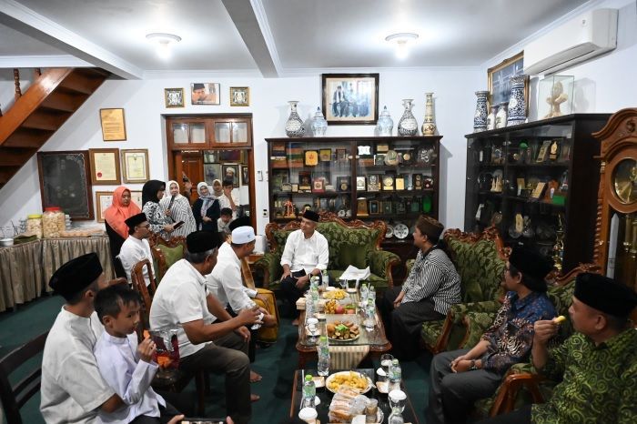 Sambangi Ponpes Suryalaya, Ganjar Pranowo Dapat Sambutan Riuh dari Para Santri