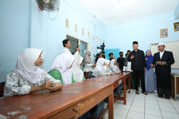 Datang ke Ponpes Nurul Ibad, Ganjar Bersilahturahmi dan Ziarah ke Makam Ulama Sepuh Betawi