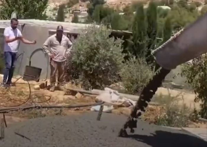 Keji! Tentara Israel Menutup Mata Air Warga Palestina dengan Semen