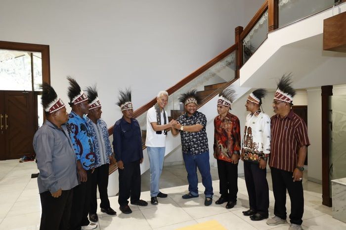 Dianggap Pemimpin Merakyat, Para Ketua Adat Papua Beri Dukungan kepada Ganjar Pranowo