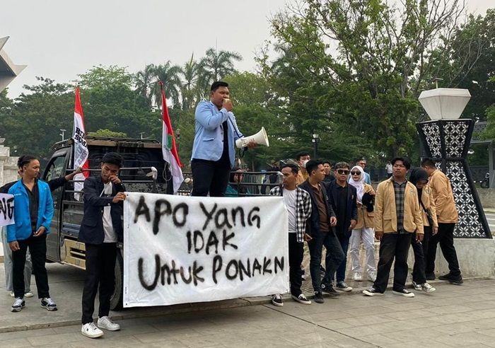 BEM Nusantara Sumsel Demo Tolak Putusan MK: Politik Indonesia Tak Boleh Dikuasai 1 Keluarga Saja!