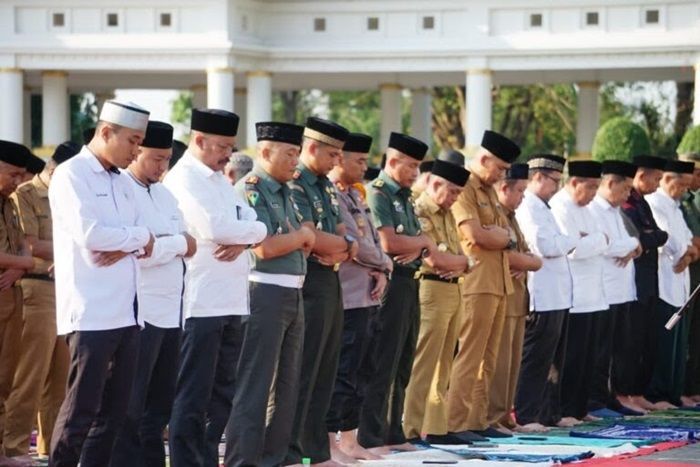 5 Bulan Dilanda Kemarau, Pemkab dan Warga di Kabupaten Bone Salat Istisqa Meminta Hujan