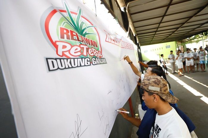 Petebu dan Anak Muda Cirebon Tanda Tangan Siap Menangkan Ganjar-Mahfud di Pilpres 2024