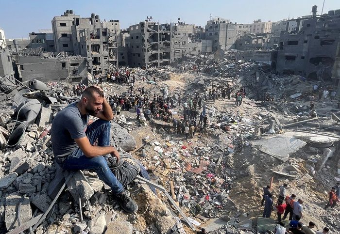 Israel Meluncurkan Rudal ke Kamp Pengungsian di Jalur Gaza: RS Indonesia di Gaza Penuh Jenazah!