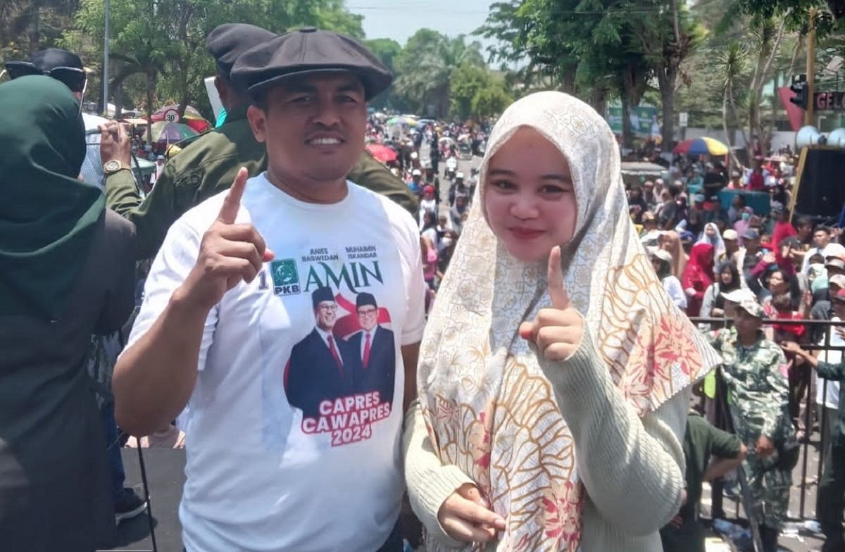 Anggota PPS di Bondowoso Berpose '1 jari' dengan Caleg PKB, KPUD: Kita akan Proses dan Panggil!