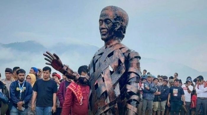 Patung Rp2,5 Miliar Jokowi Tuai Kritik Netizen: Bau Korupsi, Gak Mirip Sama Sekali!