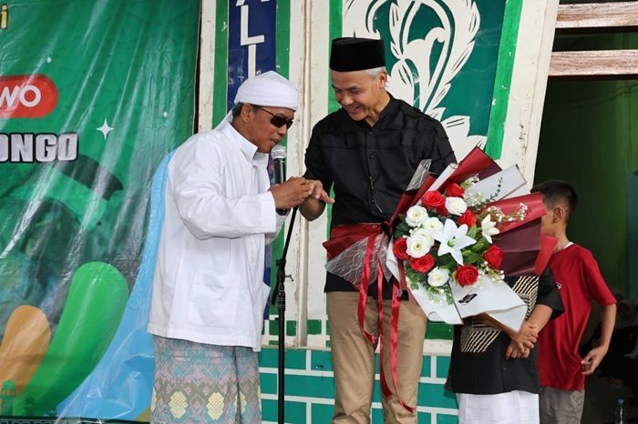 Kunjungi Ponpes di Sumsel, Ganjar Diberikan Cincin Pemberian Ulama Tunisia
