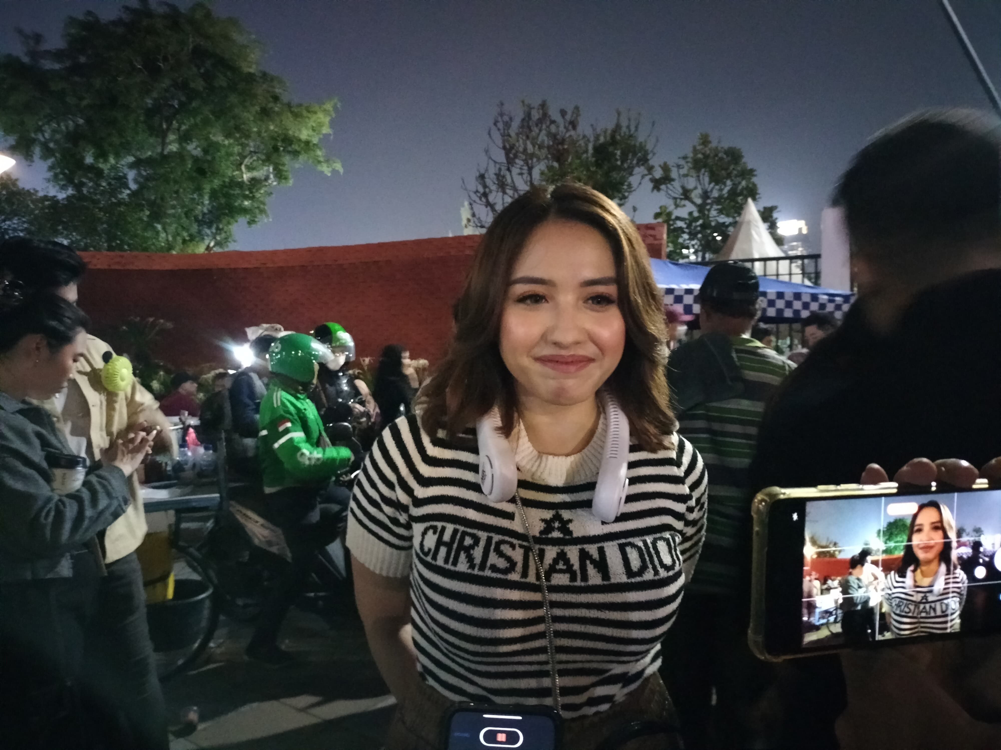 Wanita Cantik Ini Bongkar Cara Kerja Tipu-tipu Penjualan Tiket Coldplay