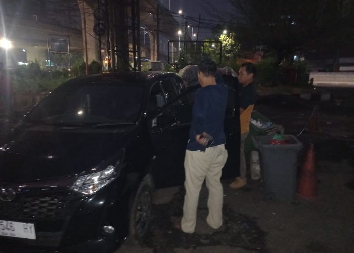 Geger Penemuan Jasad Pria dalam Mobil di SPBG Mampang, Kondisinya Mulai Membusuk dan Keluarkan Aroma Tak Sedap