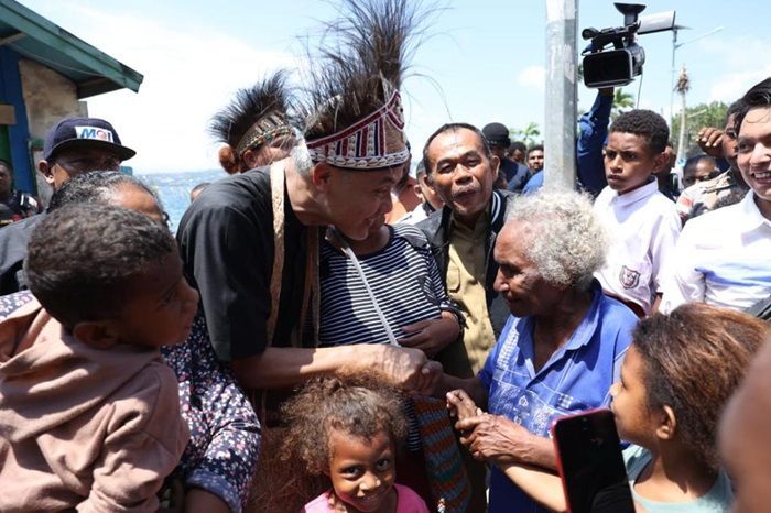Kunjungi Tempat Bersejarah di Papua, Ganjar Pranowo Dapat Sambutan Hangat