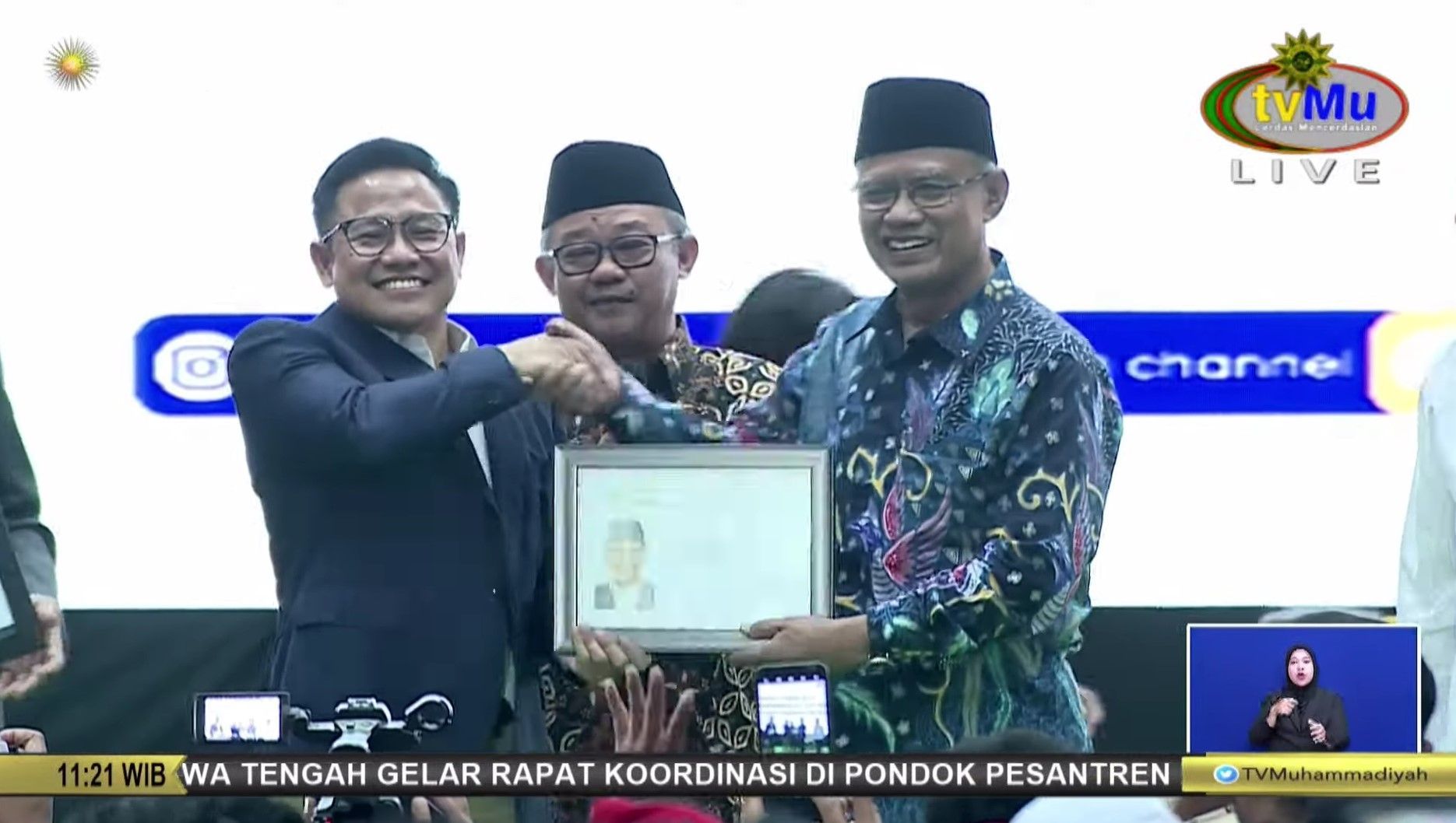 Dapat Anggota Kehormatan Muhammadiyah, Cak Imin: Gak Bahaya Tah?