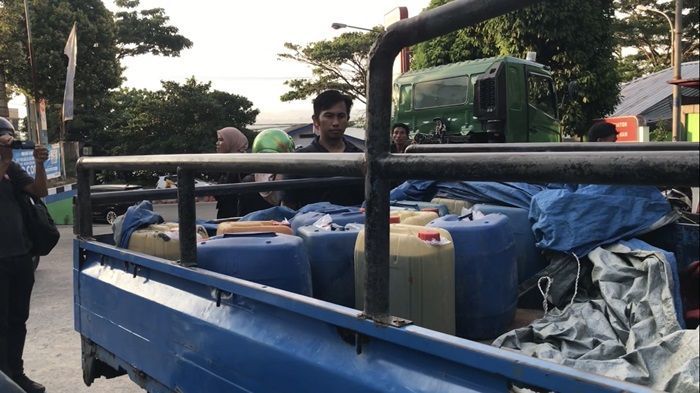 Polda Maluku Ungkap Praktek BBM Ilegal di SPBU, Sejumlah Sopir dan Operator SPBU Ditangkap