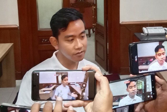 ﻿Gibran Minta Maaf Salah Sebut Asam Folat Jadi Asam Sulfat