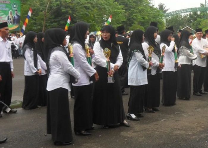 Beredar Kabar Gaji Ke-13 PNS Bakal Dihapus, Benarkah?