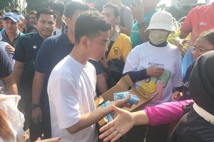 Bagikan Susu di CFD Jakarta, Gibran Bantah Lakukan Kampanye