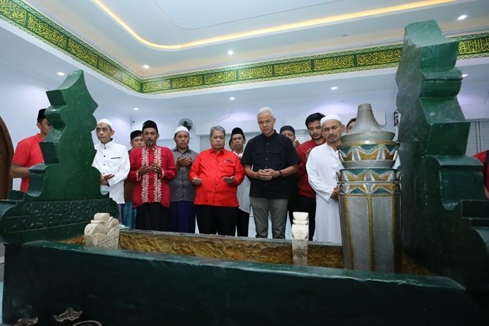 Ziarah ke Makam Guru Tua di Palu, Ganjar Dinilai Hormati Jasa Tokoh Agama dan Didoakan Dapatkan Keberkahan