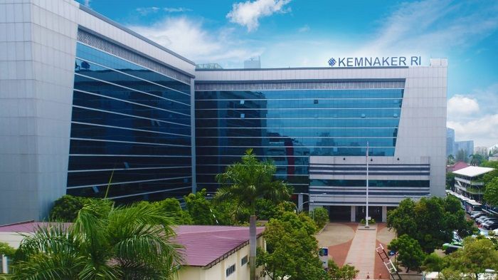 Wamenaker Ingatkan Pentingnya Peraturan Perusahaan dan Perjanjian Kerja Bersama