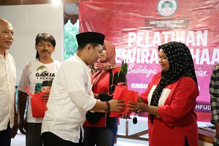 Relawan Santri Ganjar Ajak Warga Banyumas Budi Daya Durian untuk Bangkitkan Ekonomi Kerakyatan
