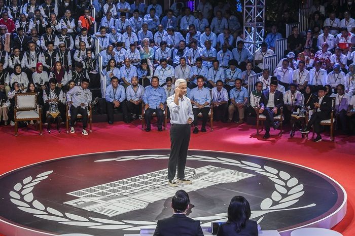 Dalam Debat Pilpres 2024, Ganjar Pranowo Sampaikan Pemerintah Tak Boleh 'Baperan'!