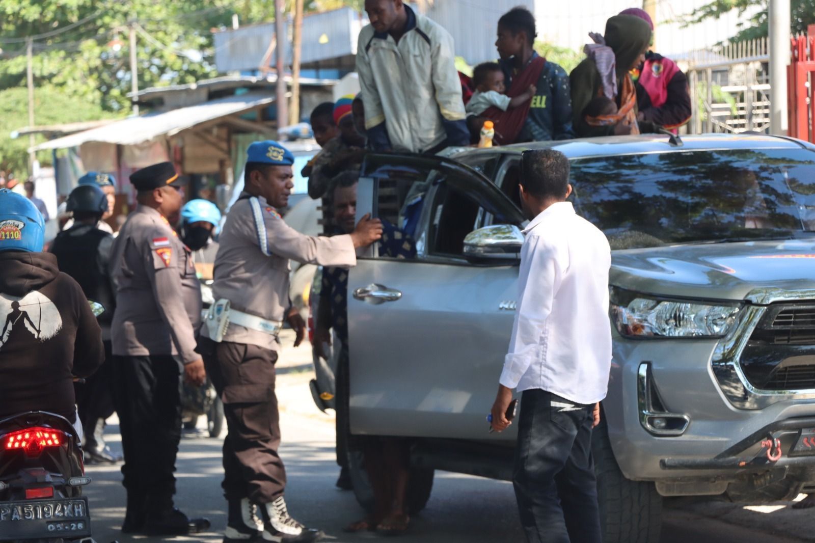Gelar Razia di Nabire Jelang Nataru, Kendaraan Bodong hingga Belasan Sajam Disita