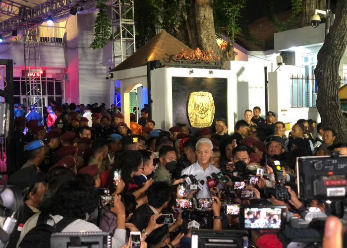 Seluruh Paslon Capres-Cawapres Tinggalkan KPU dengan Tertib Usai Debat Perdana