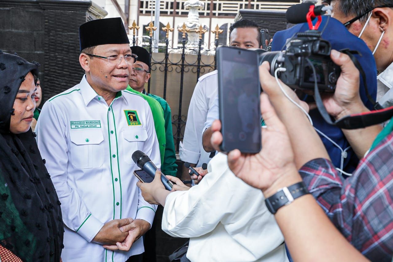 Plt Ketum PPP Muhamad Mardiono Tinjau Rumah Sehat di Cirebon