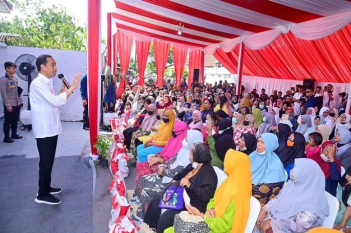 Presiden Jokowi Salurkan Bantuan Langsung Tunai (BLT) El Nino di Banyuwangi