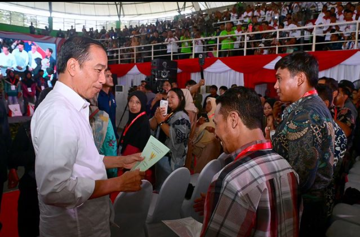 Berkunjung ke Sidoarjo, Presiden Jokowi Komitmen Selesaikan Urusan Sertifikat Tanah hingga 2024
