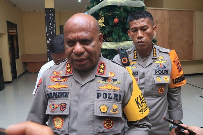 Dampak Ricuh Pengantar Jenazah Lukas Enembe: Mobil Dibakar Hingga Banyak Korban Luka