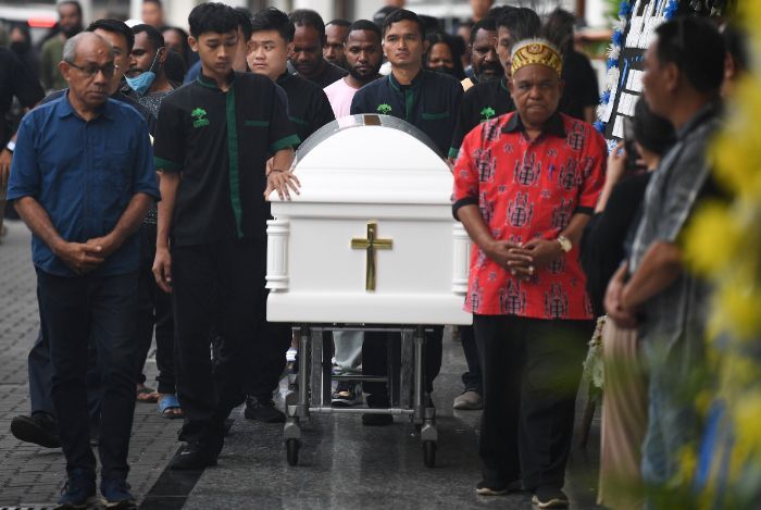 Prosesi Pengantaran Jenazah Lukas Enembe Ricuh, Pj Gubernur Papua Terluka!