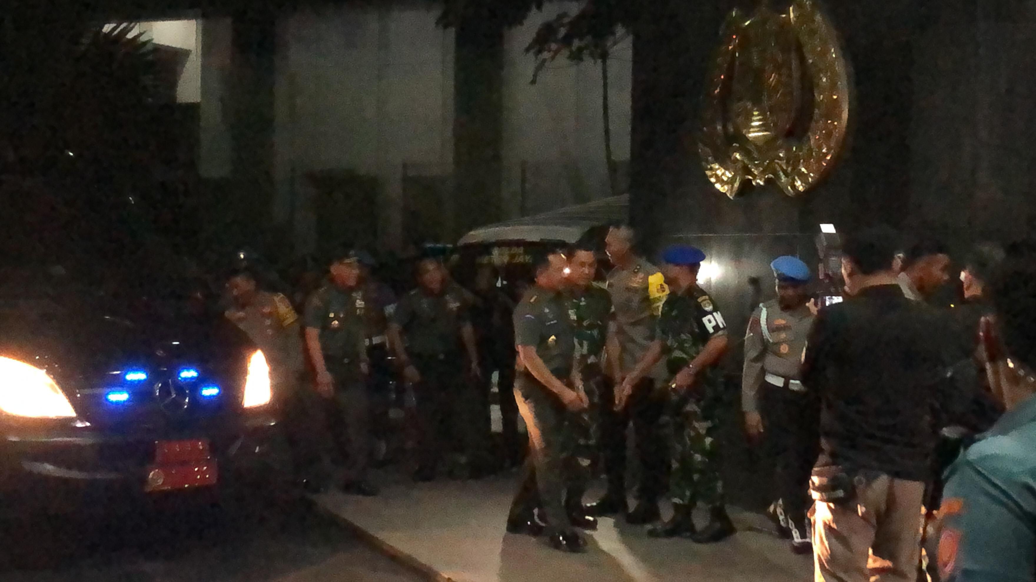 Kapolri-Panglima TNI Tiba di Polda Metro, Pantau Malam Tahun Baru di Semua Wilayah
