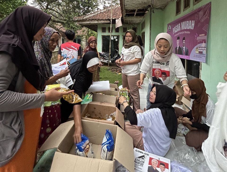 Harga Sembako Melonjak Bikin Warga Susah, Relawan Srikandi Ganjar Gelar Pasar Murah di Banten