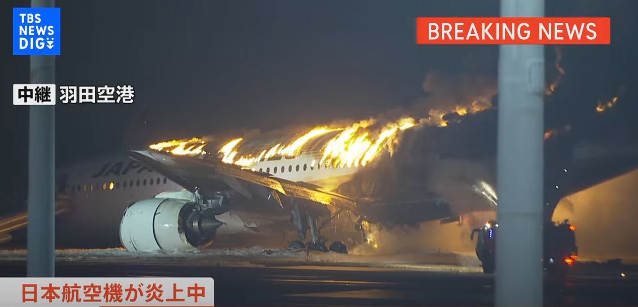 Pesawat Japan Airlines Terbakar di Bandara Haneda Tokyo, Diduga Tabrak Pesawat Penjaga Pantai Jepang