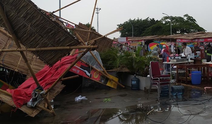 Sejumlah Stand di Event Solo Market Festival Ambruk Diterjang Hujan Disertai Angin Kencang