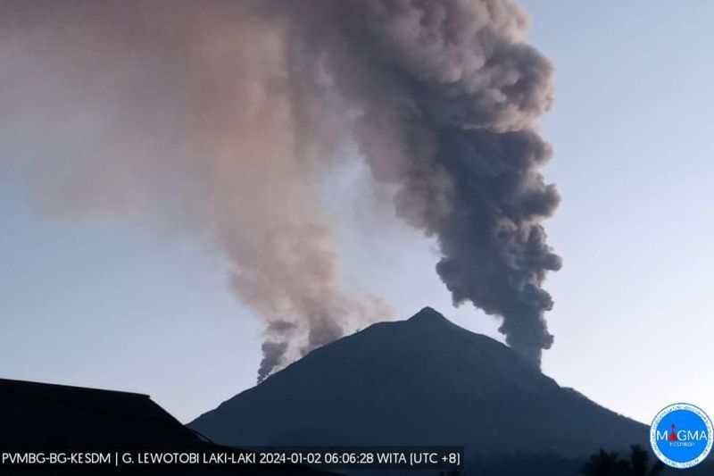 Gunung Lewotobi Laki-Laki di NTT Meletus, Ribuan Warga Segera Mengungsi