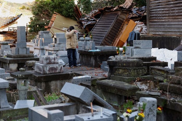 Petugas Penyelamat Berpacu dengan Waktu untuk Selamatkan Korban Gempa Bumi Jepang