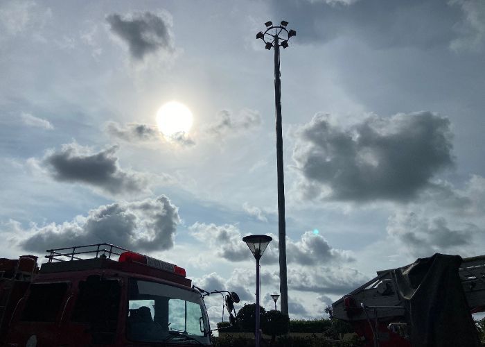 Pria ODGJ di Parepare Nekat Panjat Tower hingga Rusak Lampu, Berakhir Diamuk Massa dan Diamankan Petugas