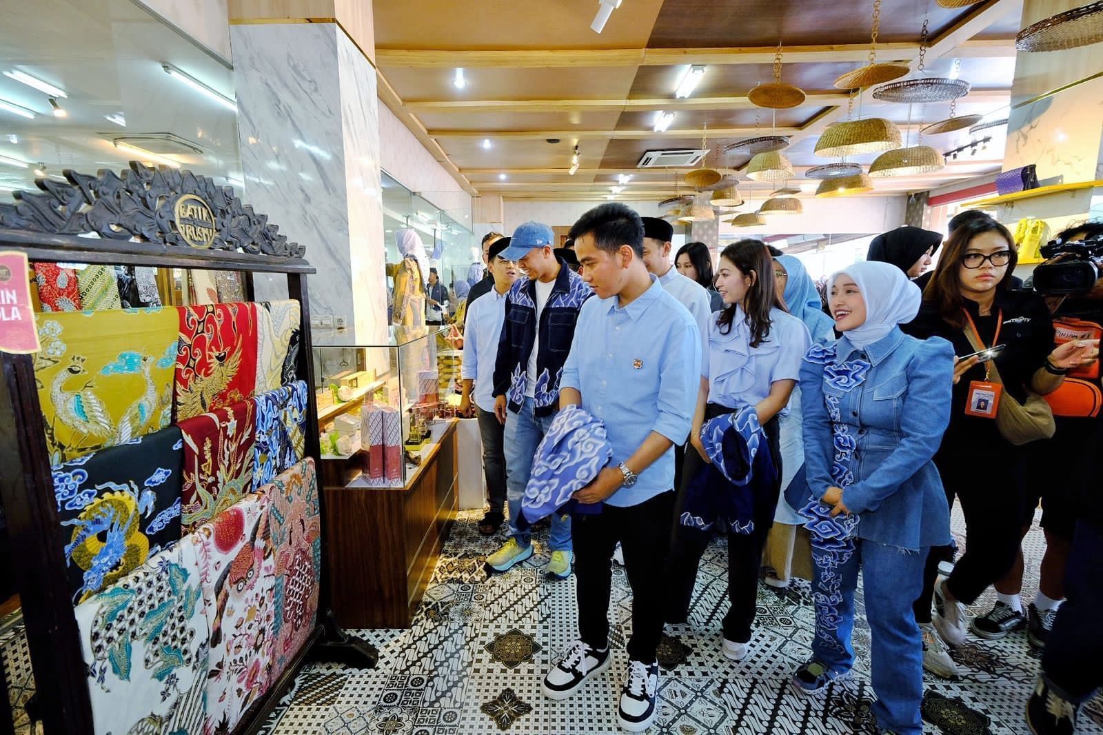 Serap Aspirasi Pelaku UMKM di Batik Trusmi, Gibran Komitmen Atasi Sulitnya Perizinan