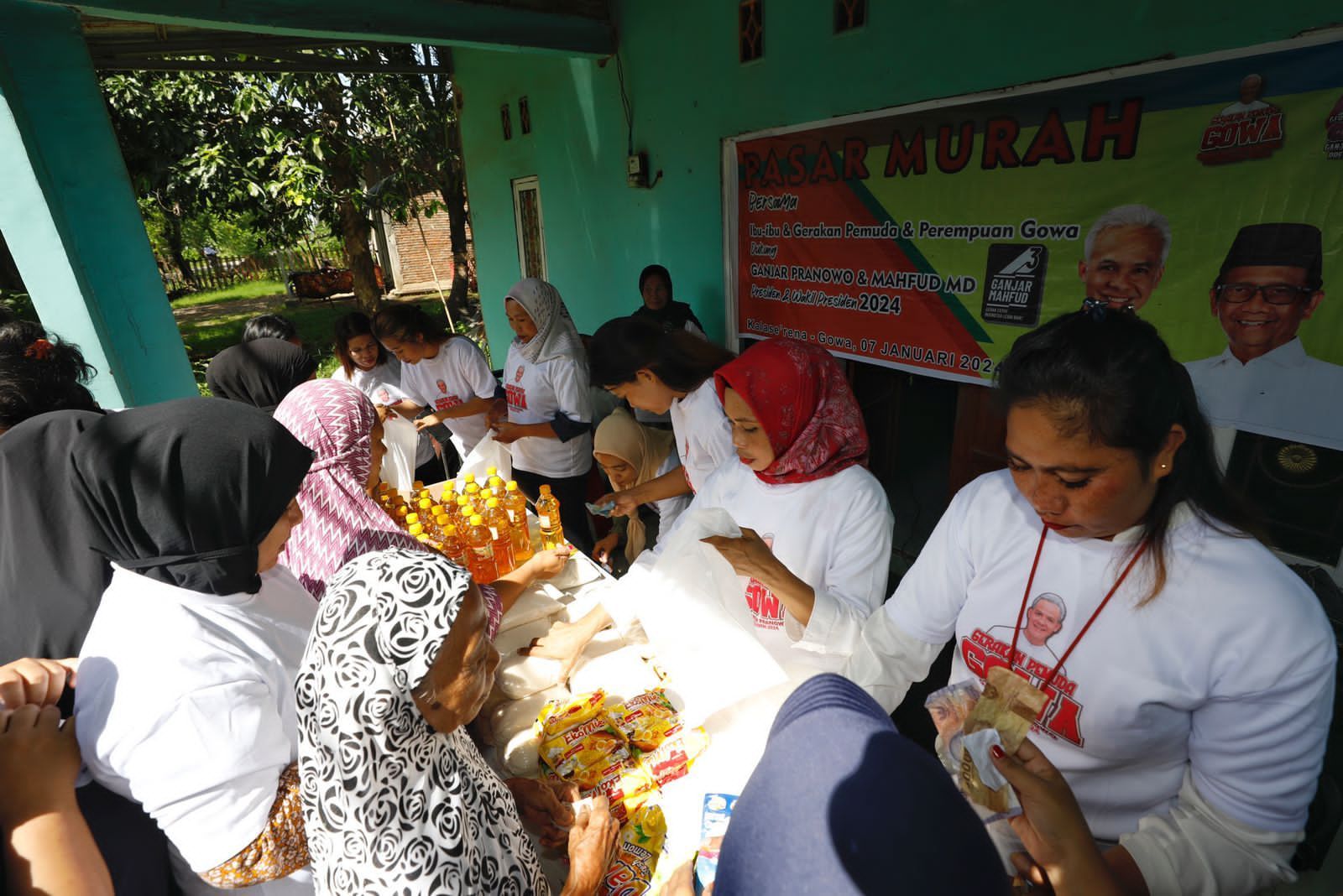 Gelar Pasar Sembako Murah, Gerakan Pemuda dan Perempuan Gowa Sosialisasi Program Ganjar-Mahfud